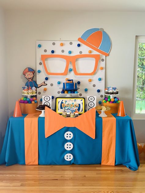 🎶 So much to learn about, It will make you want to shout, BLIPPI!! 🎶 If you are the parent of a toddler, Blippi probably needs no introduction. A child entertainer and educator on YouTube, Blippi i… Blippi Party Ideas, Blippi Birthday Party, Blippi Party, Boy Birthday Party Themes, Second Birthday Ideas, 3rd Birthday Ideas, 2nd Birthday Party Themes, 4th Birthday Party, 3rd Birthday Party