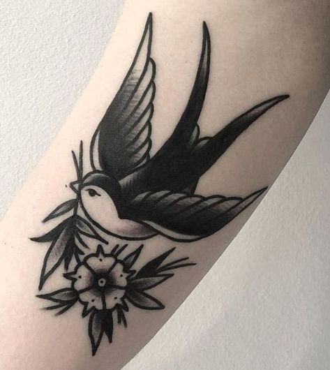 Traditional Swallow Tattoo, Tattoo Main, Traditional Black Tattoo, Vogel Tattoo, Catrina Tattoo, Sparrow Tattoo, Swallow Tattoo, Traditional Tattoo Sleeve, Inspiration Tattoo