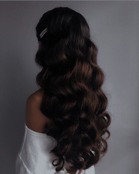 Curled Formal Hair, Banquet Hairstyles, Quinceañera Hair, Hair Claim, Grad Hairstyles, Holy Matrimony, Banquet Dress, Quinceanera Hairstyles, Hairstyle Inspo