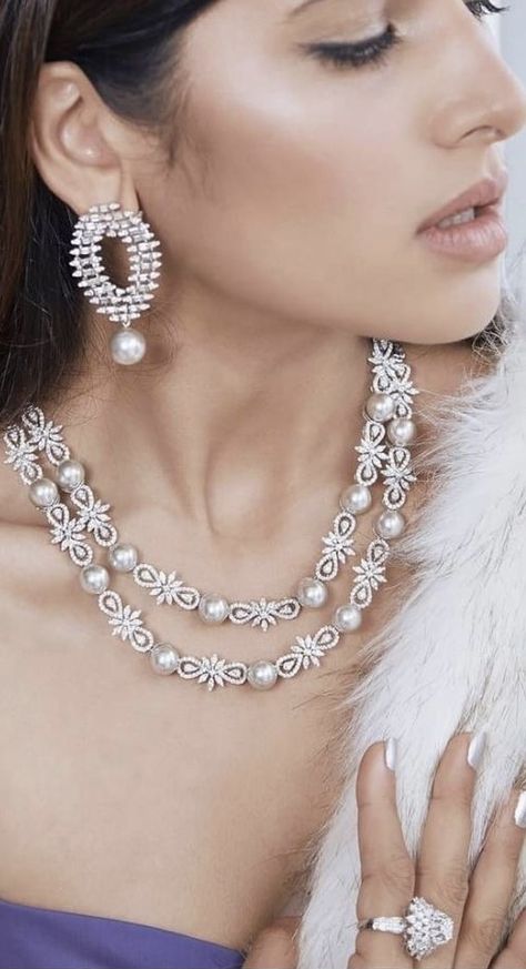 Peral Neck Set Design, Peral Neck Set, Diamond Chocker, Dubai Market, Ruby Necklace Designs, Fashion Jewelry Necklaces Gold, Bridal Jewellery Inspiration, Bridal Diamond Necklace, Necklaces Diamond