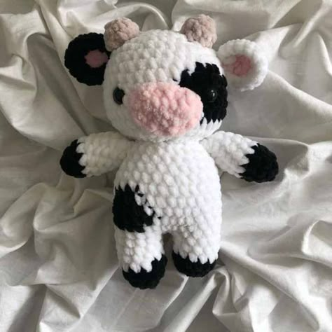 Crochet Pattern Cow, Plush Crochet Pattern, Crocheted Cow Pattern, Crochet Dreams, Christmas Amigurumi, Cow Plush, Amigurumi Cow, Easy Crochet Animals, Confection Au Crochet