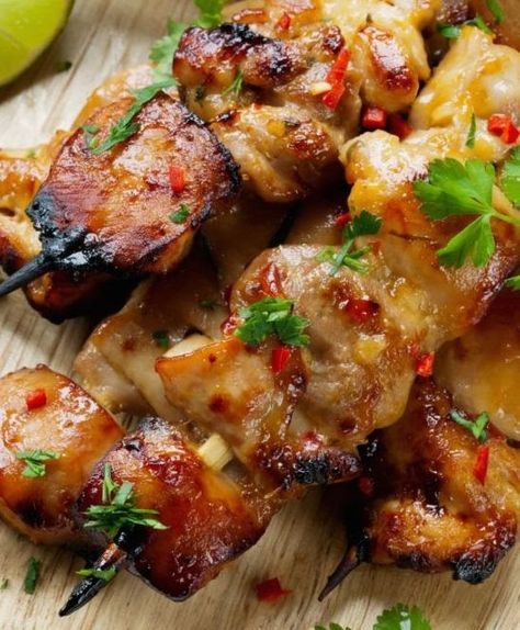 Healthy Asian Recipes, Chili Chicken, Coconut Chicken, Hawaiian Food, Chicken Skewers, Think Food, Sweet Chili Sauce, Idee Pasto Sano, Sweet Chili