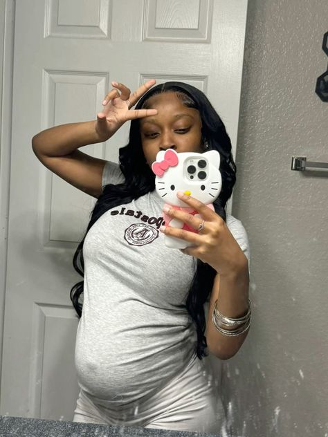 Pregnancy Outfits Black Women, Two Braids Hairstyle Black Women, Fake Baby Bump, Cute Maternity Style, Cute Pregnancy Photos, Maternity Shoot Outfit, Cute Pregnancy Pictures, Mommy And Baby Pictures, Pregnancy Goals