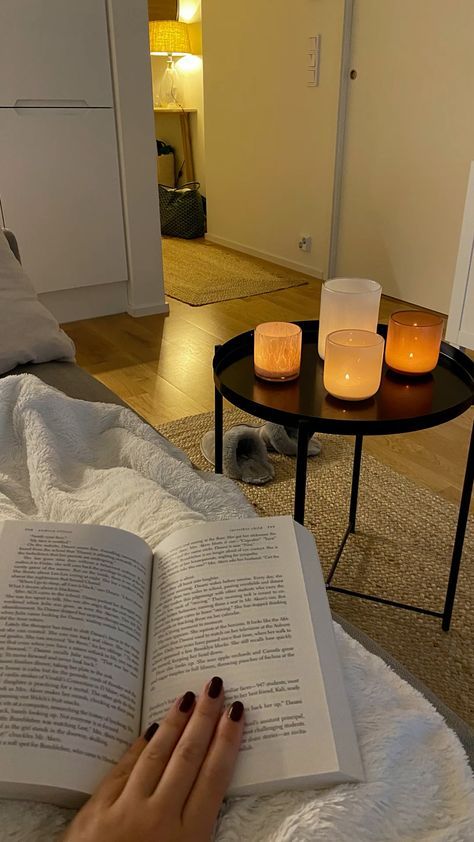 Reading Cosy Aesthetic, Relax Astethic, Evening Reading Aesthetic, Slow Evening Aesthetic, Evening Routine Aesthetic Photo, Night Time Reading Aesthetic, Night Self Care Aesthetic, Night In Aesthetic Cozy, Cozy Night Routine Aesthetic