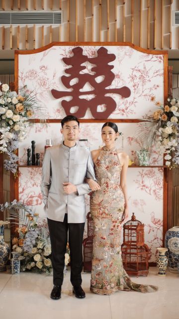 Olivia Bella on Instagram: "Our Chinese tea ceremony (teapai) 🫖🥢🥡🥠🥮🧧 WO: @amoretorganizer @planzilla.id MUA: @stefaniehalim @ayuhairstylist Decor: @sweetbellaproject Dress: @stellalunardy Jewellery: @epajewel Photography: @carolkuntjoro @jonihobiholiday @axioo @axioo.bali Videography: @wilson.tsu Heels: @aminamuaddiofficial #BELLAsheartfulFILed #baliwedding #teapai #chineseteaceremony #weddingdress" Chinese Wedding Inspiration, Teapai Dress, Chinese Tea Ceremony Wedding, Chinese Tea Ceremony Backdrop, Chinese Banquet Wedding, Teapai Decoration, Chinese Tea Ceremony Decoration, Tea Ceremony Backdrop, Chinese Tea Ceremony Dress