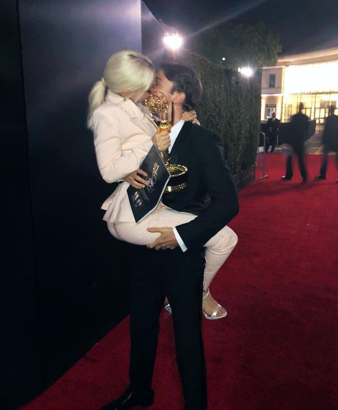 Celebs Couples, Dove Cameron Boyfriend, Dave Cameron, Dove And Thomas, Disney Descendants Movie, Trip Photos, Dove Cameron Style, Thomas Doherty, Cameron Boyce