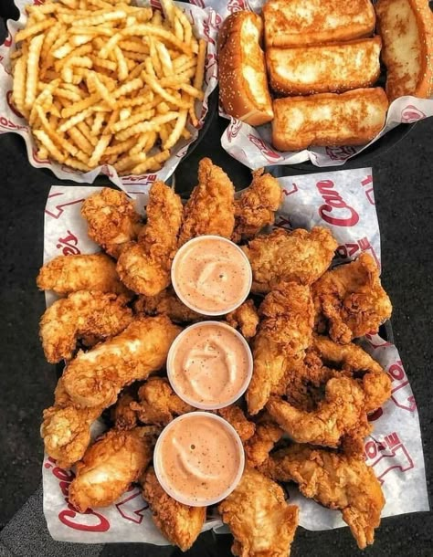 Raising Canes, Junk Food Snacks, Im Hungry, Cheat Day, Food Pics, Food Goals, Food Obsession, Food Dessert, Yummy Foods