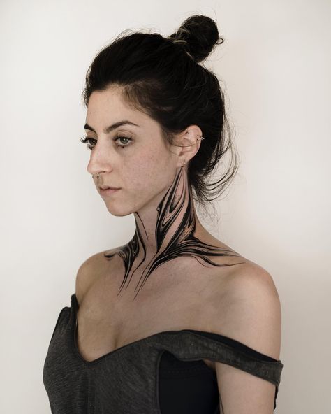 Alternative Collar Bone Tattoo, Skeleton Throat Tattoo, Back To Neck Tattoo, Neck And Shoulders Tattoo, Alt Collar Bone Tattoo, Witch Tattoo Neck, Black Neck Tattoos Women, Collarbone And Neck Tattoo, Linework Neck Tattoo