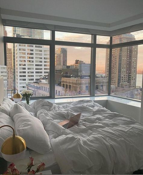 𝐀𝐧𝐧 🎀 on Twitter: "morning vs night nyc views… " Apartamento New York, Appartement New York, City View Apartment, Apartment View, Aesthetic Apartment, Cozy Bedrooms, Dream Apartment Decor, 아파트 인테리어, London Apartment