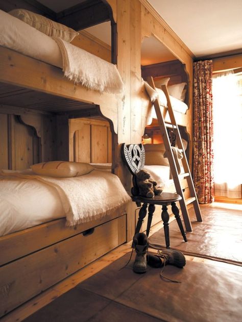 Cozy Ski Lodge, Chalet Chic, Lodge Look, Chalet Interior, Built In Bunks, Bunk Rooms, Swiss Chalet, Luxury Ski Chalet, Ski Chalets