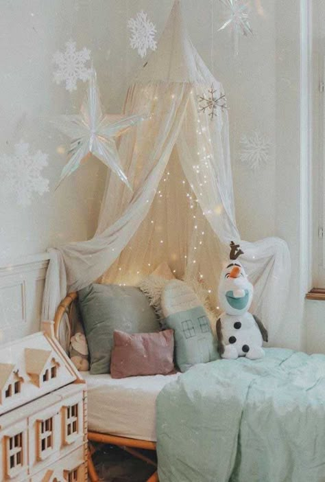 Frozen Bedroom Decor, Frozen Theme Room, Frozen Inspired Bedroom, Frozen Room Decor, Frozen Girls Room, Aurora Bedroom, Elsa Room, Frozen Themed Bedroom, Room Decor Themes