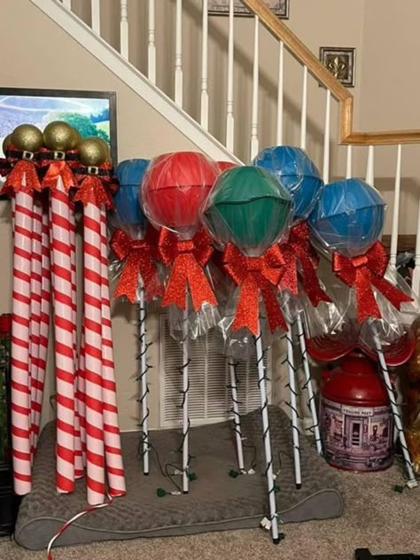 Diy Christmas Yard Decorations, Christmas Parade Floats, Wonka Party, Candy Land Party, Christmas Outdoor Decor, Parade Ideas, Gingerbread Christmas Decor, Candy Land Christmas Decorations Outdoor, Candyland Birthday