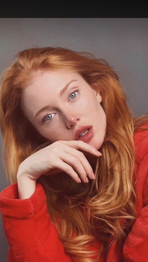 Natural Red Hair, Red Hair Inspo, Ginger Women, Red Haired Beauty, Ginger Hair Color, Beautiful Red Hair, Strawberry Blonde Hair, Long Red Hair, Redhead Beauty