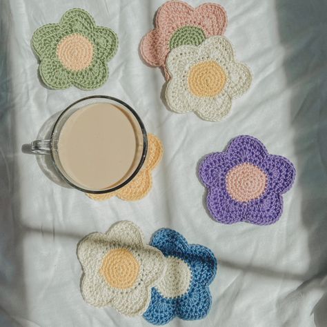 Turtle Coaster, Detailed Crochet, Crochet Coasters Free Pattern, Crochet Unique, Confection Au Crochet, Crochet Coaster Pattern, Mode Crochet, Pola Amigurumi, Crochet Daisy