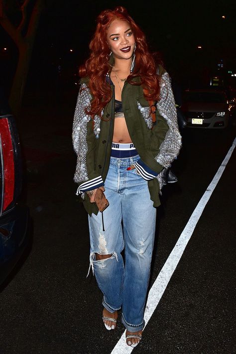 Rihanna And the Return of '90s Hip Hop Style - HarpersBAZAAR.com Hip Hop Style 90s, 90s Outfit Party Hip Hop, 90s Hip Hop Style, 90s Fashion Party, 90s Fashion Outfits Hip Hop, Looks Hip Hop, Looks Rihanna, Hip Hop Trends, 90s Fashion Women