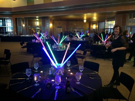 Star Wars centerpiece Star Wars Party Table, Star Wars Prom, Star Wars Bar, Decoracion Star Wars, Birthday Star Wars, Star Wars Party Ideas, Table Birthday, Galaxy Party, Bar Mitzvah Party