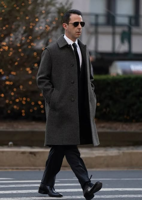 We Rate Every Single Iconic Outfit From Succession | Who What Wear Succession Aesthetic, Finance Bro, 1950s Mens Fashion, Succession Hbo, Jeremy Strong, Winter London, Kendall Roy, Mens Smart Casual Outfits, Nyc Fits