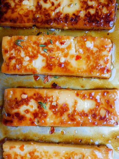 Pan Fried Hot Honey Halloumi - Daen's Kitchen 18th Birthday Party Food, Hot Honey Recipes, Honey Halloumi, Cheese Boutique, Cheese With Honey, Baked Halloumi, Haloumi Recipes, Fried Halloumi, Breakfast Recipes Easy Quick