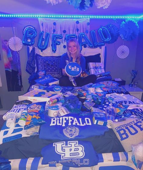 University Of Buffalo, University At Buffalo, Buffalo University, Labor Day Decorations, College Acceptance, College Bedding, Senior Year Of High School, Grad Photoshoot, Dream College