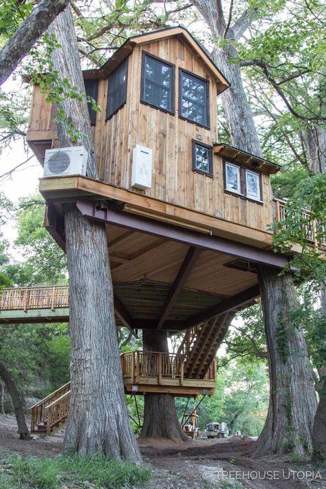 Adult Tree House, Simple Tree House, Luxury Tree Houses, Beautiful Tree Houses, Tiny House Vacation, Tree House Plans, Backyard Trees, Tree House Diy, Tiny House Talk