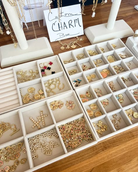 Charm Bar Pop Up, Permanent Jewelry Booth Set Up, Cute Vendor Booth Ideas, Jewelry Vendor Booth, Market Setup, Charm Bar, Craft Booth Display, Necklace Displays, Jewelry Vendor