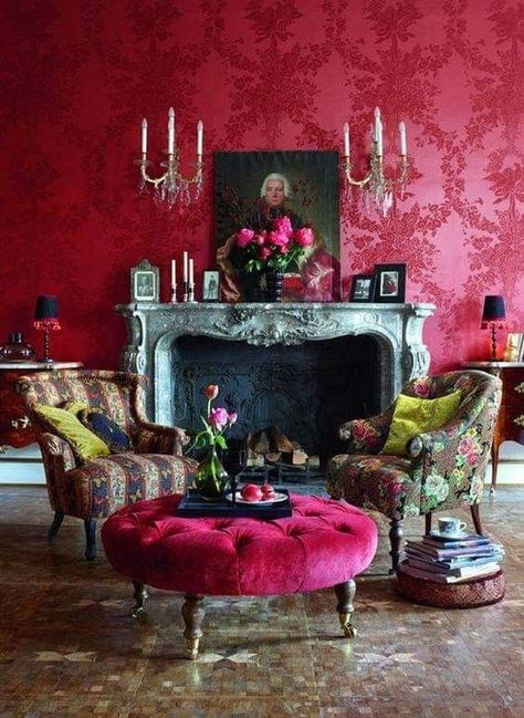 Sala Vintage, Flock Wallpaper, Deco Boheme, Maximalist Decor, Red Rooms, Style Deco, Eclectic Interior, Maximalism, Designers Guild