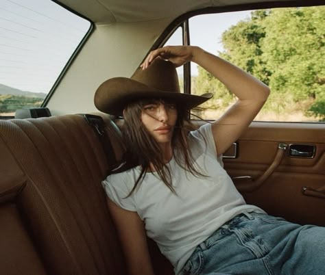 Traje Cowgirl, Cowgirl Photoshoot, Foto Cowgirl, Alyssa Miller, Western Photoshoot, Cowboy Like Me, Cowboy Aesthetic, Looks Country, Cowgirl Aesthetic