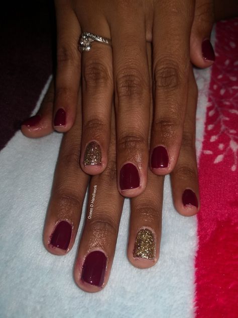 Red And Gold Short Nails, Burgundy Nails With Gold Glitter, Red And Gold Nails Short, Red Glitter Nails Short, Red And Gold Glitter Nails, Red Nails With Gold Glitter, Red And Gold Nails, Red Nails Glitter, Gold Glitter Nails