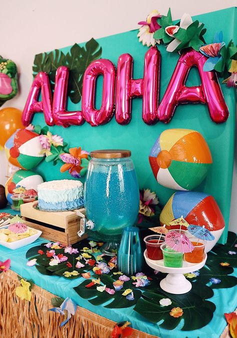 Tropisk Fest, Hawaii Birthday Party, Moana Themed Party, Hawaiian Party Theme, Tropical Birthday Party, Aloha Party, Fest Temaer, Hawaiian Party Decorations, Luau Theme Party