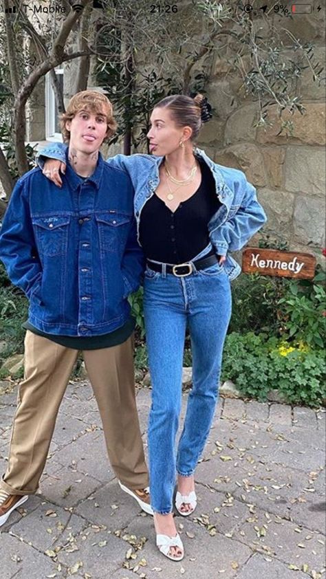 Celebrity Street Style Casual, Hailey And Justin Bieber, Justin Bieber Hailey, Bieber Hailey, Justin Bieber Outfits, Hailey Bieber Outfits, Light Grey Hoodie, Hailey And Justin, Hailey Justin