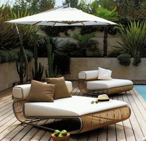 25 Modern Patio Ideas Adding Ultimate Comfort and Look to Outdoor Living Spaces-love to them in mine Design Per Patio, Terrasse Design, Modern Patio Furniture, Luxury Outdoor Furniture, Outdoor Daybed, Pool Furniture, Modern Patio, Lounge Chair Outdoor, Pool Patio