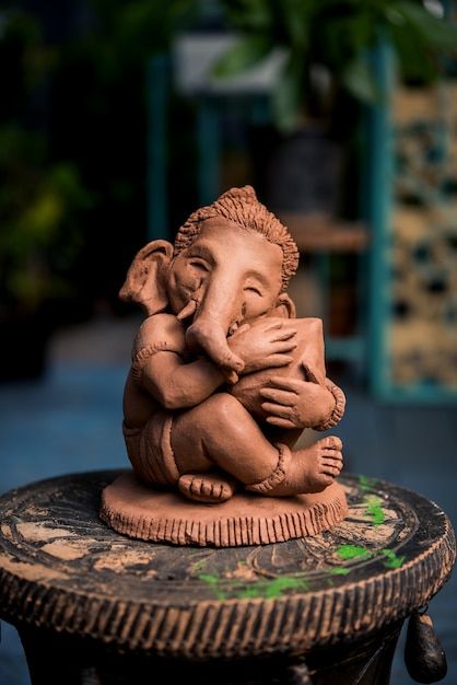 Baby Ganesha Murti, Eco Friendly Ganpati Decoration, Japanese Mythical Creatures, Ganpati Idol, Eco Friendly Ganesha, Clay Ganesha, Diy Canvas Art Easy, Vector Portrait Illustration, Ganesh Idol