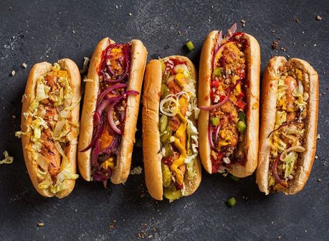 Unique Hot Dogs, Hamburger Gourmet, Cookout Dishes, Grilling Hot Dogs, Gourmet Hot Dogs, Hot Dog Toppings, Cheese Dog, Easy Guacamole, Chili Dogs