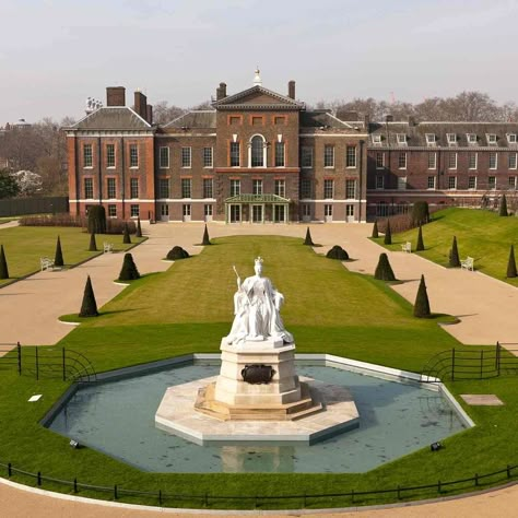 Inside Kensington Palace, London With Kids, Visiting London, Palace London, Red White And Royal Blue, Diana Queen, Kensington Gardens, Travel London, Kensington Palace