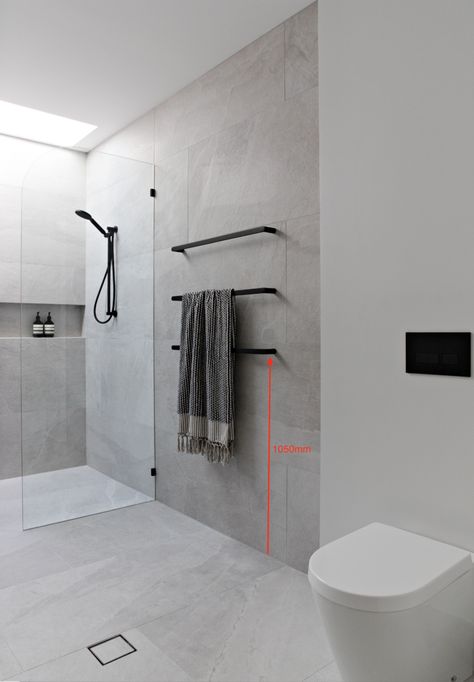 Creating a Designer Look in your Bathroom with Towel Rails — Zephyr + Stone Modern Flooring Bathroom, Makeover Kamar Mandi, Bathroom Construction, Bilik Air, Relaxing Bathroom, Organic Spa, Apartment House, Bathroom Redesign, Bathroom Design Inspiration