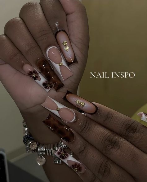 Brown And White Nails, Brown Acrylic Nails, Nails Floral, Brown Nail, Drip Nails, Grunge Nails, Colored Acrylic Nails, Floral Nail, Glow Nails