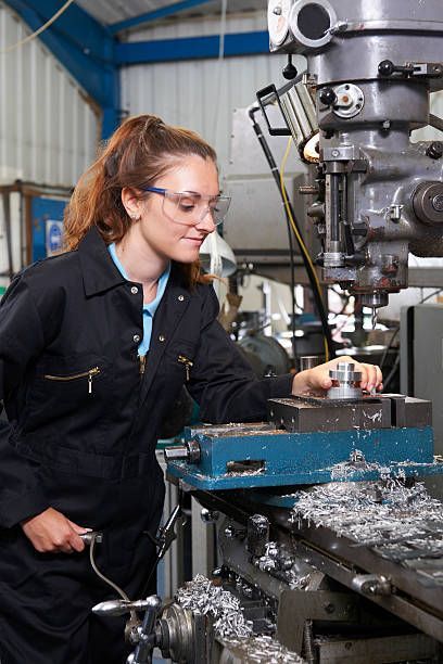 Engineer Girl, Female Engineer, Car Workshop, Career Vision Board, Future Career, Navy Seals, Mechanical Engineering, Powerful Women, Dream Life