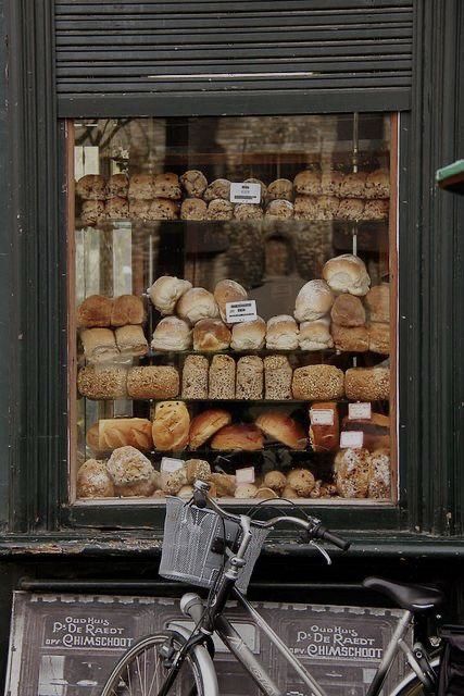 Bread Shop, Shop Fronts, Bakery Shop, Breads And Rolls, Bakery Cafe, Pisco, Bagels, Cafe Restaurant, Makanan Dan Minuman