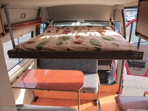 [RENAULT Master Sintermovil 2.5dci L2H2'03] Bili se presenta! Rv Bed Lift, Renault Master Camper, Bedroom Loft Ideas, Van Conversion Layout, Self Build Campervan, Vehicle Camping, Bed Lift, Campervan Bed, Camper Beds