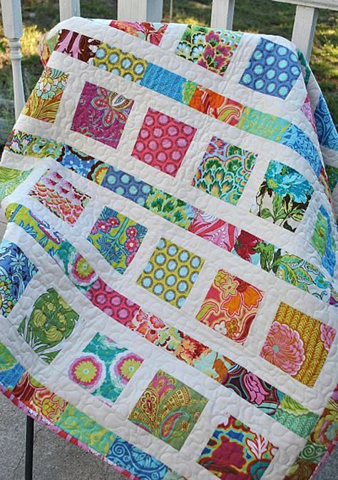 Flowers in the Sunshine Quilt Pattern | Beautiful Skills - Crochet Knitting Quilting | Bloglovin’ Amy Butler Quilt, Colchas Quilting, Charm Pack Quilt Patterns, Charm Square Quilt, Charm Quilts, Charm Pack Quilt, Charm Pack Quilts, Jelly Roll Quilts, Charm Squares