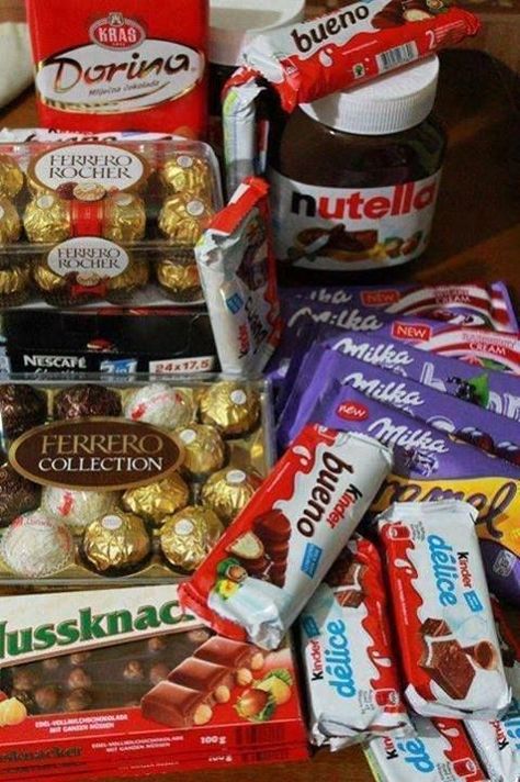 1000+ images about Milka, kinder, chocolate, bombon, sugar, food ... Fini Tubes, Chocolate Tumblr, Sleepover Food, Junk Food Snacks, I Love Chocolate, Healthy Snacks Easy, Ferrero Rocher, Food Goals, Food Sweet