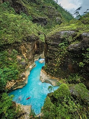 One Wild First Descent on Papua New Guinea's Beriman River  Read more: http://www.mensjournal.com/adventure/races-sports/one-wild-first-descent-on-papua-new-guineas-beriman-river-20150727#ixzz3hKDaoBbs  Follow us: @mensjournal on Twitter | MensJournal on Facebook Papau New Guinea, Papa New Guinea, Guinea Africa, Port Moresby, Endangered Plants, Neo Geo, Whitewater Kayaking, Travel Photography Inspiration, Pacific Islands