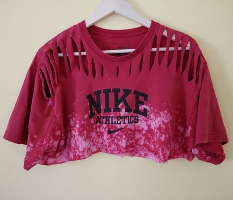 Crop Top Diy, Grunge Diy, Cropped Nike, Diy Cut Shirts, Reworked Clothes, Cut Up Shirts, Diy Crop Top, Shirt Hacks, Upcycle Clothes Diy