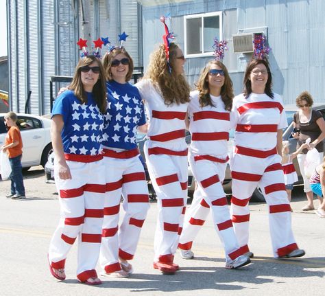 We could dress up like this! Wrestling mom's unite!? Best Dress Up Games, Patriotic Costumes, Usa Wrestling, Parade Ideas, Spirit Week Outfits, Pin Up Swimsuit, 4th Of July Dresses, Fashion Dress Up Games, 4th Of July Parade