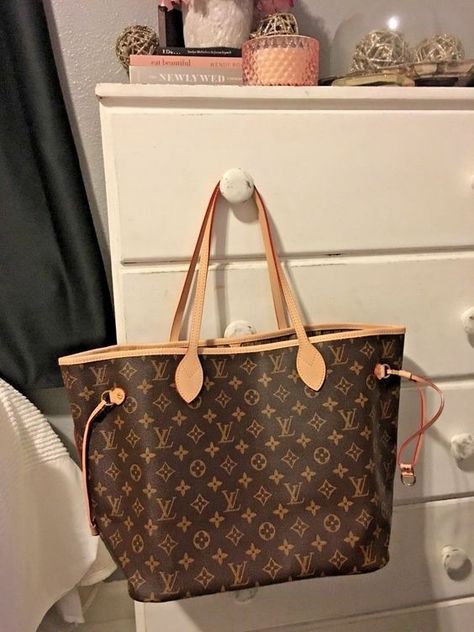 Louis Vuitton Handbags Neverfull, Mm Monogram, Neverfull Mm Monogram, Louis Vuitton Totes, Casual Chique, Monogram Tote Bags, Monogram Handbag, Louis Vuitton Neverfull Mm, Neverfull Mm