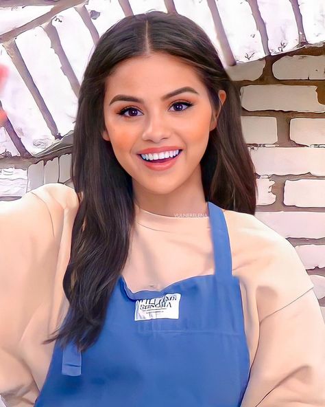 Selena Gomez Long Hair, Selena Gomez Cooking, Selena Gomez Birthday, Selena Gomez The Weeknd, Spanish Girl, Long Hair Highlights, Selena Gomez Music, Selena And Taylor, Selena Gomez Cute