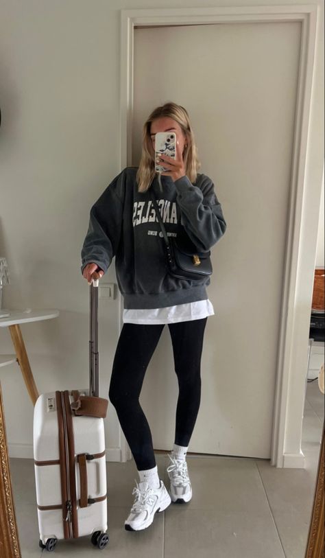 New Balance 530 Outfit, Leggins Outfit, Sporty Chic Outfits, Look Legging, New Balance Outfit, Fashion Pic, Look Jean, Winter Fashion Outfits Casual, Dad Shoes