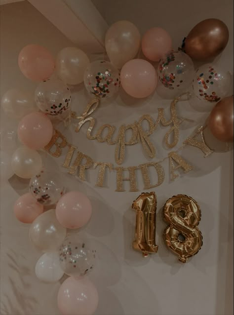 Golden Birthday Decor, Home Birthday Decorations, Birthday Cake Ideas Aesthetic, Cake Ideas Aesthetic, Balloon Arch Pink, Birthday Party Balloon Arch, 18th Party Ideas, Pink Birthday Decorations, Birthday Decoration Ideas