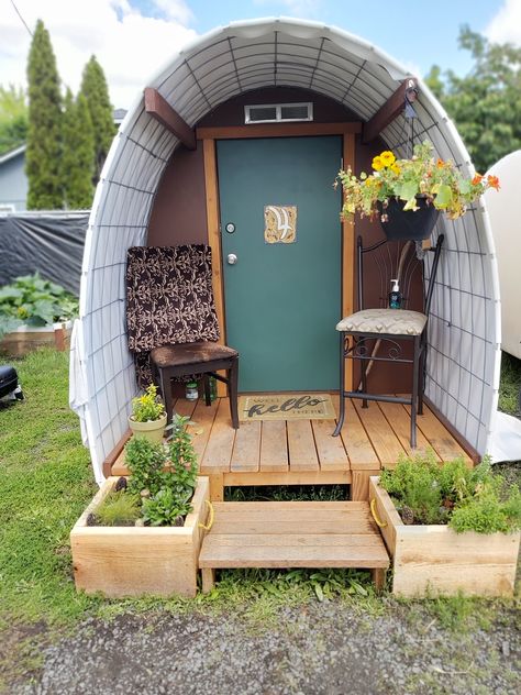 Community's Conestoga Huts Offer Bridge From Homelessness To A New Life. – InspireMore People On The Street, Alternative Housing, Camping Pod, Diy Tiny House, Housing Ideas, Camping Inspiration, Build A Camper Van, Emergency Shelter, Build A Camper