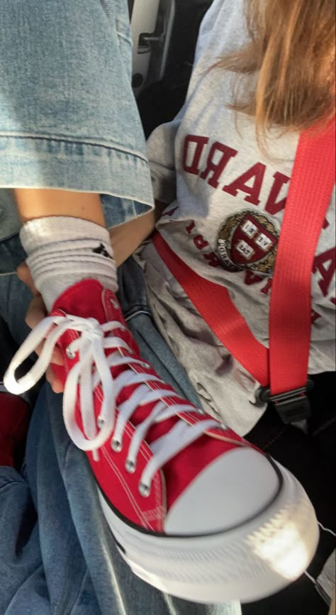 new converse red harvard aesthetic outfit inspo shoes high top chuck taylor Kat Stratford, Julia Stiles, Scrolling Through Pinterest, Red Converse, Downtown Girl, Converse Sneakers, Summer Photos, Fit Inspo, My Aesthetic